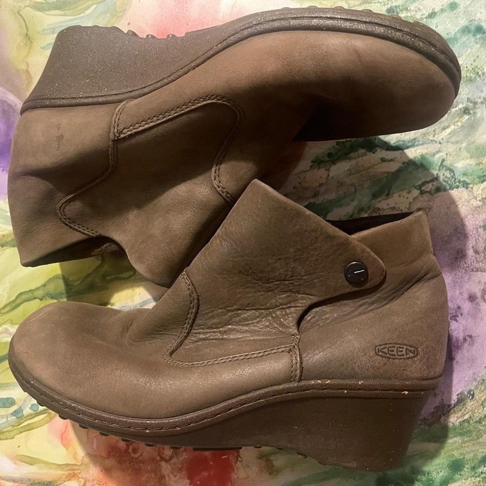 Brown Keen Women's Casual Wedge boots Size 9